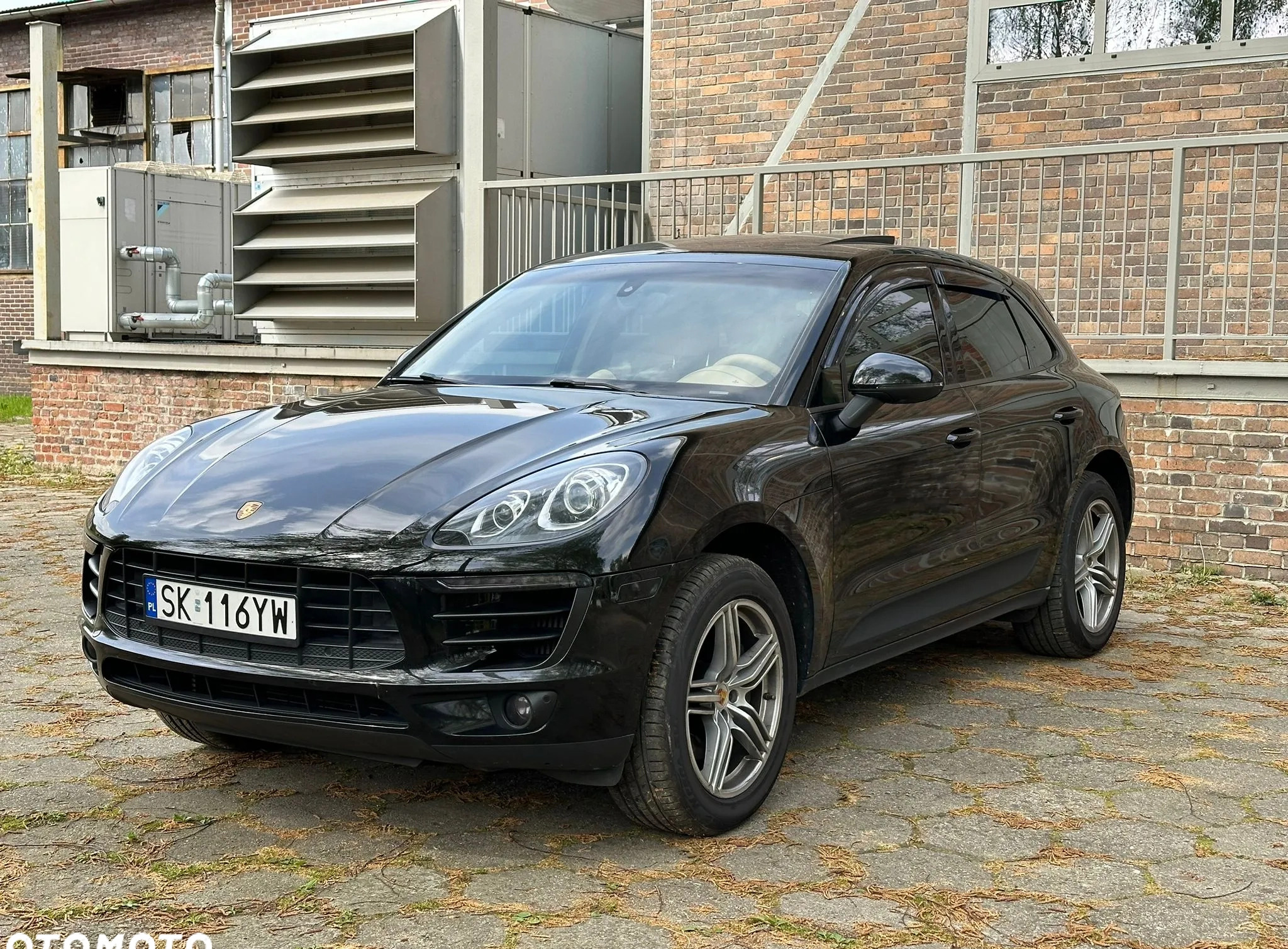 Porsche Macan cena 127000 przebieg: 166500, rok produkcji 2015 z Katowice małe 121